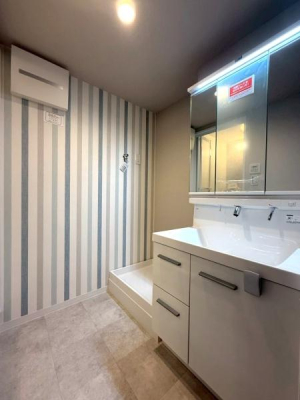 ���{���s�����ߋ�3���ڂ̒��Ã}���V�����̐��ʑ�E���ʏ�