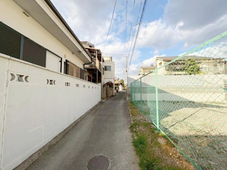 ���{�����s�L�Y���̓y�n�̑O�ʓ��H�܂ތ��n�ʐ^