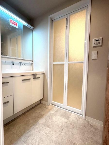 ���{���s����敽�쓌1���ڂ̒��Ã}���V�����̐��ʑ�E���ʏ�