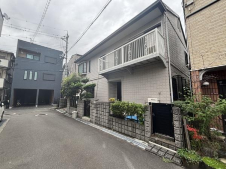 ���{�����s����t2���ڂ̓y�n�̑O�ʓ��H�܂ތ��n�ʐ^