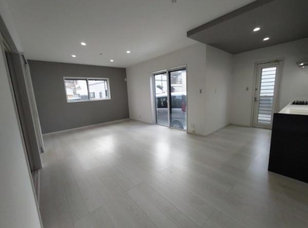 ���{�����s��@��1���ڂ̐V�z��ˌ��Ẵ��r���O