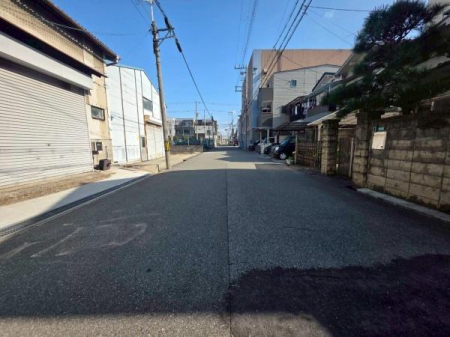 ���{���s����敽�쐼1���ڂ̓y�n�̑O�ʓ��H�܂ތ��n�ʐ^