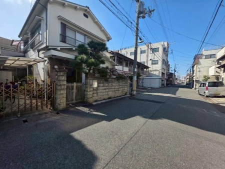 ���{���s����敽�쐼1���ڂ̓y�n�̑O�ʓ��H�܂ތ��n�ʐ^