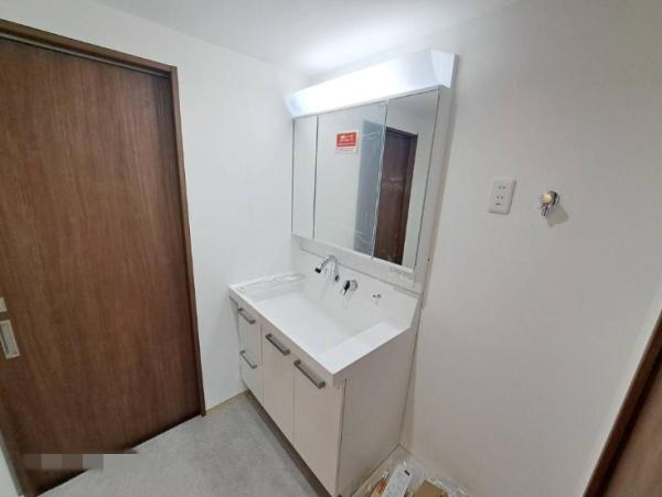 ���{����s����{��1���ڂ̒��Ã}���V�����̐��ʑ�E���ʏ�