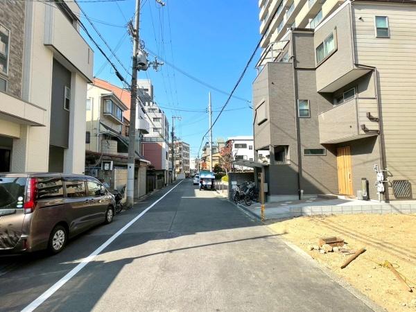 ���{���s���Z�g��R��1���ڂ̓y�n�̑O�ʓ��H�܂ތ��n�ʐ^