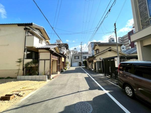 ���{���s���Z�g��R��1���ڂ̓y�n�̑O�ʓ��H�܂ތ��n�ʐ^