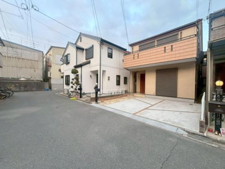 ���{�����s�a�쒬2���ڂ̒��È�ˌ��Ă̑O�ʓ��H�܂ތ��n�ʐ^