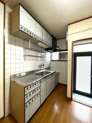 ���{���s�����F�k2���ڂ̒��È�ˌ��ẴL�b�`��