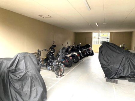 ���{���s����敽�쌳���̒��Ã}���V�����̂��̑����p��