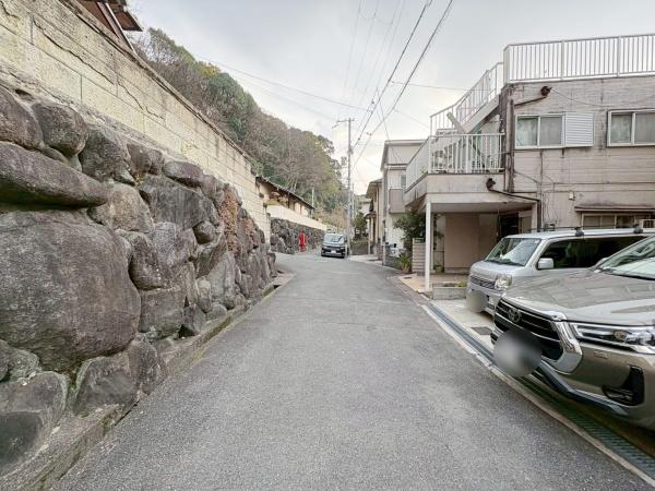 ���{�����s���L�Y���̓y�n�̑O�ʓ��H�܂ތ��n�ʐ^