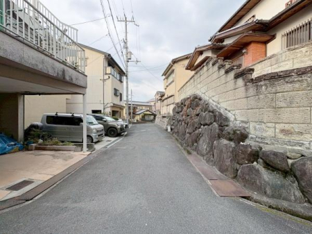 ���{�����s���L�Y���̓y�n�̑O�ʓ��H�܂ތ��n�ʐ^