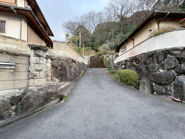 ���{�����s���L�Y���̓y�n�̑O�ʓ��H�܂ތ��n�ʐ^