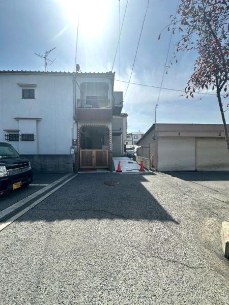 ���{���s���Z�g��������c4���ڂ̐V�z��ˌ��Ă̑O�ʓ��H�܂ތ��n�ʐ^