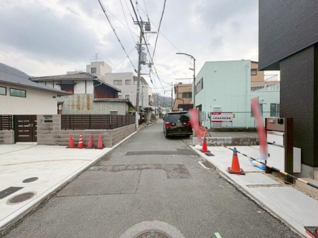 ���{�����s�L�Y���̐V�z��ˌ��Ă̑O�ʓ��H�܂ތ��n�ʐ^