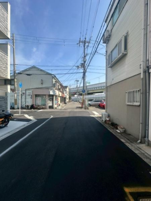 ���{����s��뒬1���ڂ̒��È�ˌ��Ă̑O�ʓ��H�܂ތ��n�ʐ^