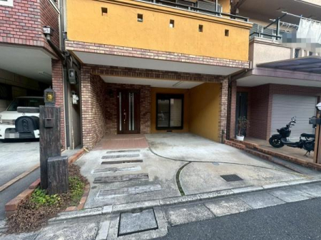 ���{��^�s�]�[���̒��È�ˌ��Ă̒��ԏ�