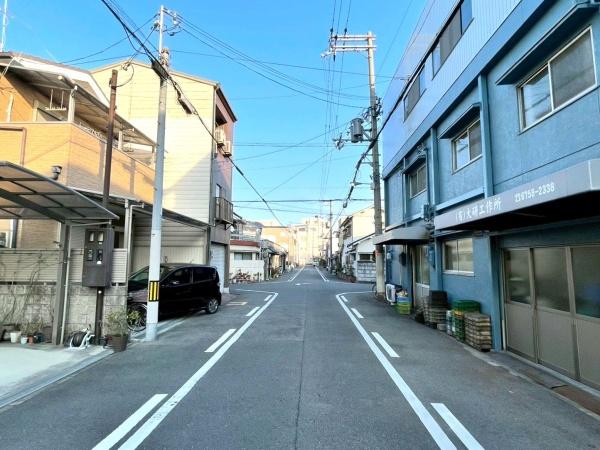 ���{���s�����c��5���ڂ̒��È�ˌ��Ă̑O�ʓ��H�܂ތ��n�ʐ^