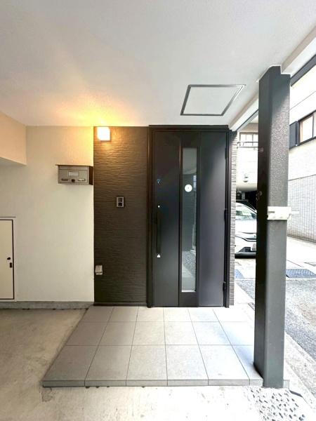 大阪府大阪市平野区西脇4丁目の中古一戸建ての玄関