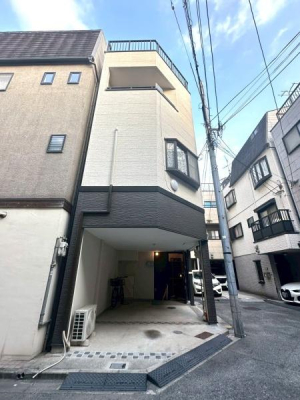 ���{���s����搼�e4���ڂ̒��È�ˌ��Ă̑O�ʓ��H�܂ތ��n�ʐ^