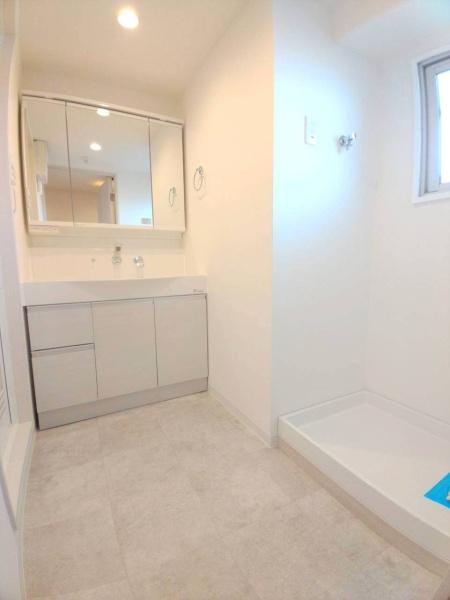 ���{�����s����c3���ڂ̒��Ã}���V�����̐��ʑ�E���ʏ�