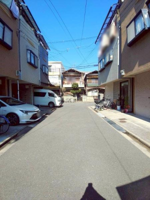 ���{�����s��]����2���ڂ̒��È�ˌ��Ă̑O�ʓ��H�܂ތ��n�ʐ^