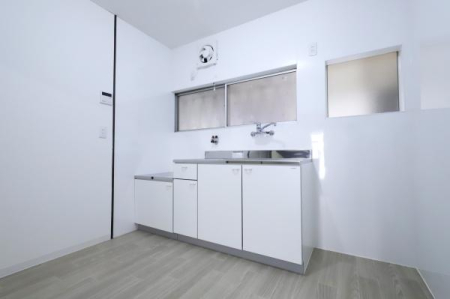 ���{���s���Z�g��Z����c7���ڂ̒��Ãe���X�n�E�X�̃L�b�`��