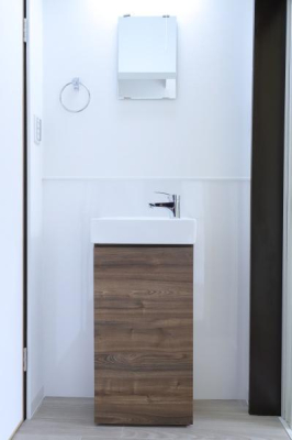 ���{���s���Z�g��Z����c7���ڂ̒��Ãe���X�n�E�X�̐��ʑ�E���ʏ�