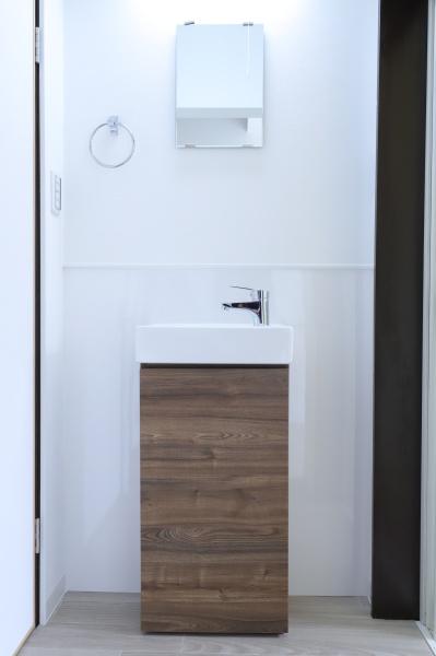 ���{���s���Z�g��Z����c7���ڂ̒��Ãe���X�n�E�X�̐��ʑ�E���ʏ�