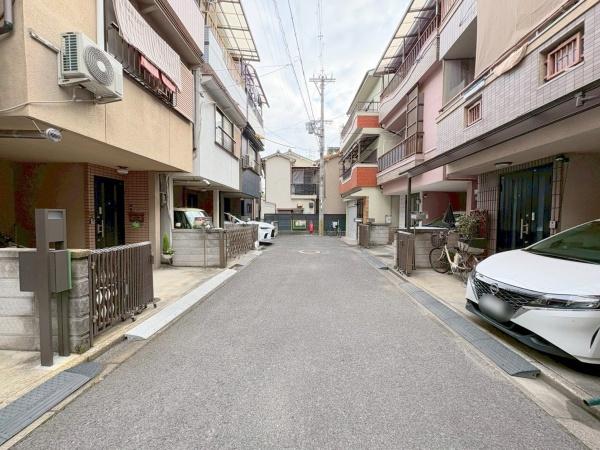 ���{�����s��c��1���ڂ̒��È�ˌ��Ă̑O�ʓ��H�܂ތ��n�ʐ^