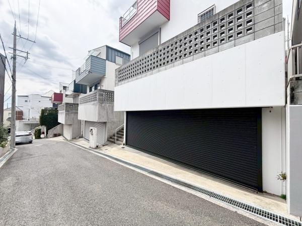 ���{�L���s��쓌2���ڂ̒��È�ˌ��Ă̑O�ʓ��H�܂ތ��n�ʐ^