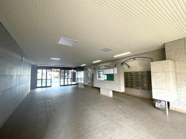 大阪府大阪市生野区巽西1丁目の中古マンションのエントランス