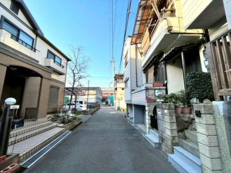 ���{���s����撷�g�o��3���ڂ̒��È�ˌ��Ă̑O�ʓ��H�܂ތ��n�ʐ^