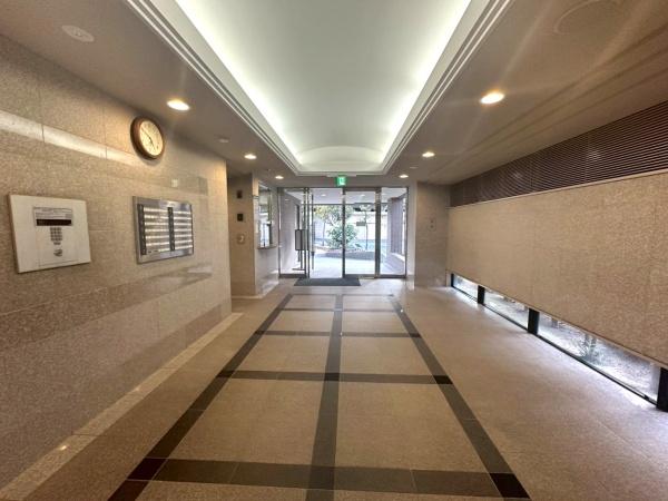 大阪府大阪市東住吉区桑津1丁目の中古マンションのエントランス