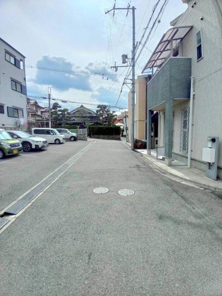 ���{�����s�o�_��{���̒��È�ˌ��Ă̑O�ʓ��H�܂ތ��n�ʐ^