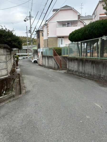 ���{�Q����s���`�����u�̒��È�ˌ��Ă̑O�ʓ��H�܂ތ��n�ʐ^