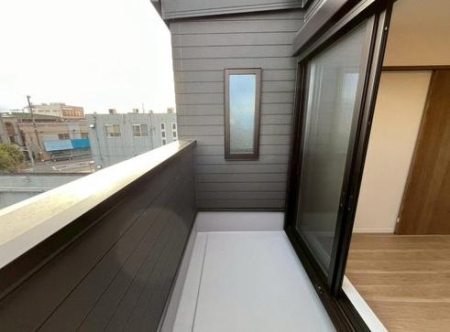 ���{�����s��@��2���ڂ̐V�z��ˌ��Ẵo���R�j�[