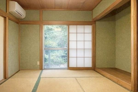 ���Ɍ����{�s�����K�[�f���̒��È�ˌ��Ă̘a��