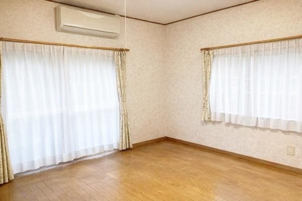 ���Ɍ����{�s�����K�[�f���̒��È�ˌ��Ă̗m��