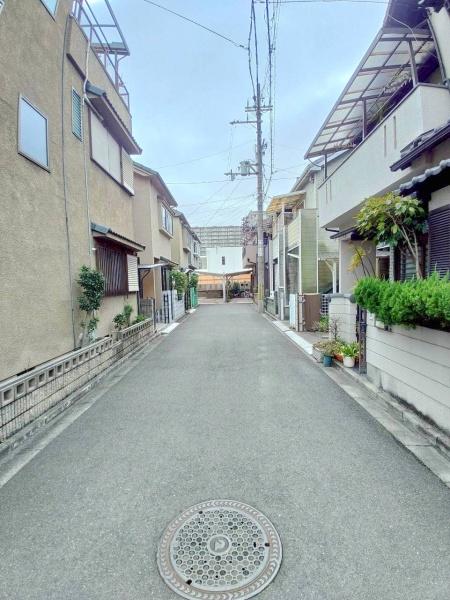 ���{�����s����c4���ڂ̒��È�ˌ��Ă̑O�ʓ��H�܂ތ��n�ʐ^