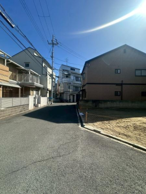 ���{�Q����s�r�c1���ڂ̐V�z��ˌ��Ă̑O�ʓ��H�܂ތ��n�ʐ^