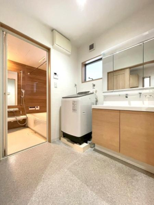 ���{���s����搶�쐼4���ڂ̒��È�ˌ��Ă̐��ʑ�E���ʏ�