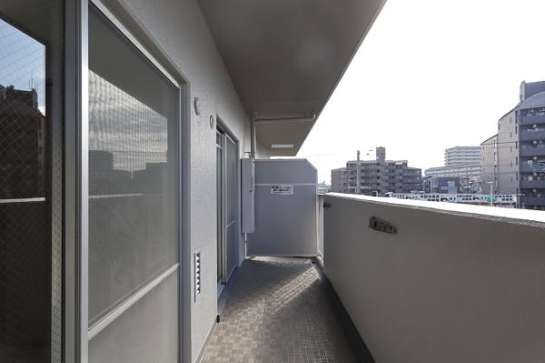 ���{���s������A4���ڂ̒��Ã}���V�����̃o���R�j�[