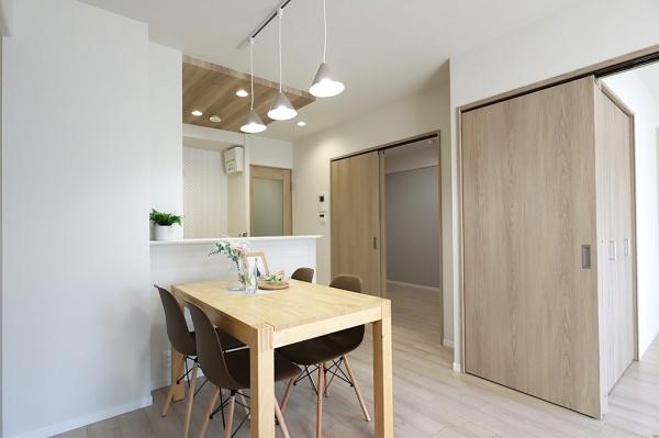 ���{���s������A4���ڂ̒��Ã}���V�����̃��r���O