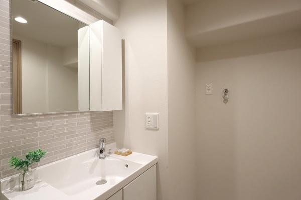 ���{���s������A4���ڂ̒��Ã}���V�����̐��ʑ�E���ʏ�