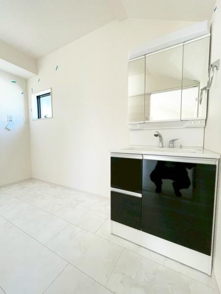 ���{�L���s����2���ڂ̐V�z��ˌ��Ă̗���