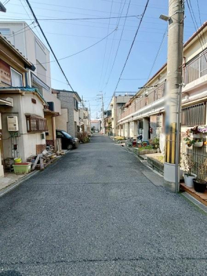 ���{�����s�ԉ�����1���ڂ̒��Ãe���X�n�E�X�̑O�ʓ��H�܂ތ��n�ʐ^