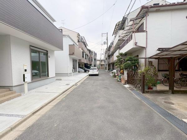 ���{�����s�ʋ�����1���ڂ̐V�z��ˌ��Ă̑O�ʓ��H�܂ތ��n�ʐ^