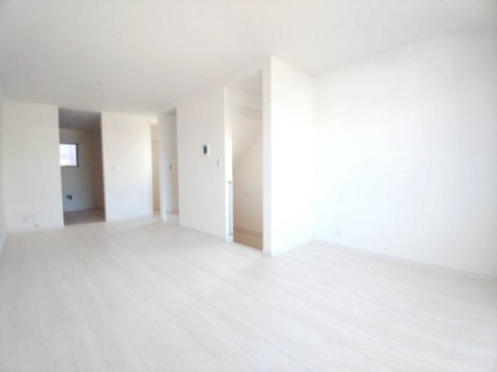 ���{�����s�H����1���ڂ̐V�z��ˌ��Ẵ��r���O