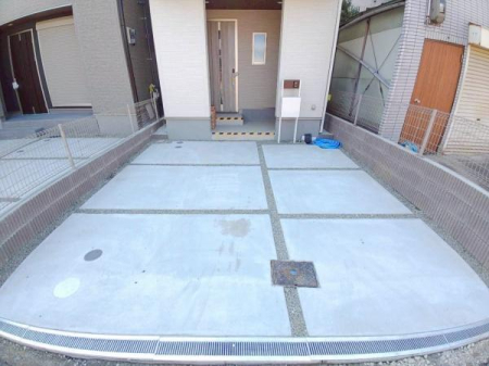 ���{�����s�H����1���ڂ̐V�z��ˌ��Ă̒��ԏ�