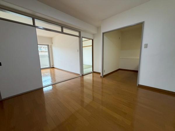 ���{�����s�H����6���ڂ̒��Ã}���V�����̃��r���O